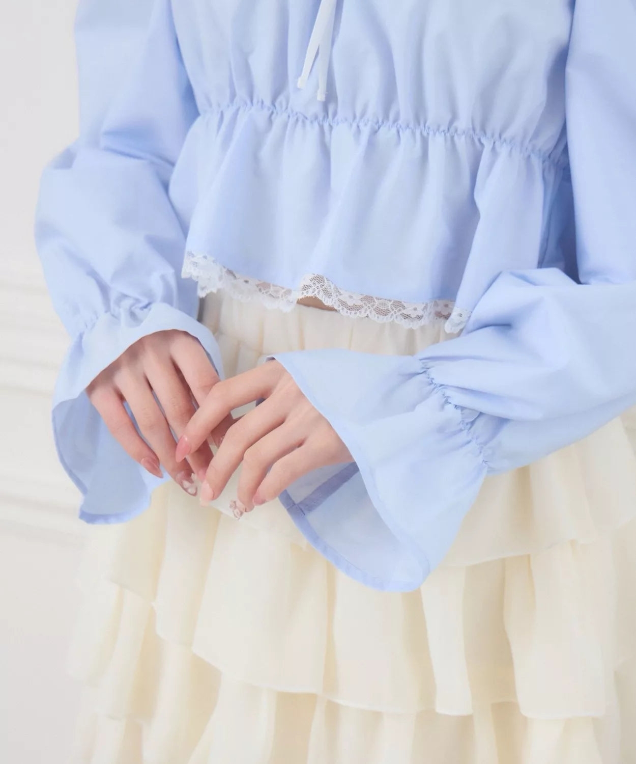 ems excite 蕾絲邊蝴蝶結綁帶上衣 [TP362]